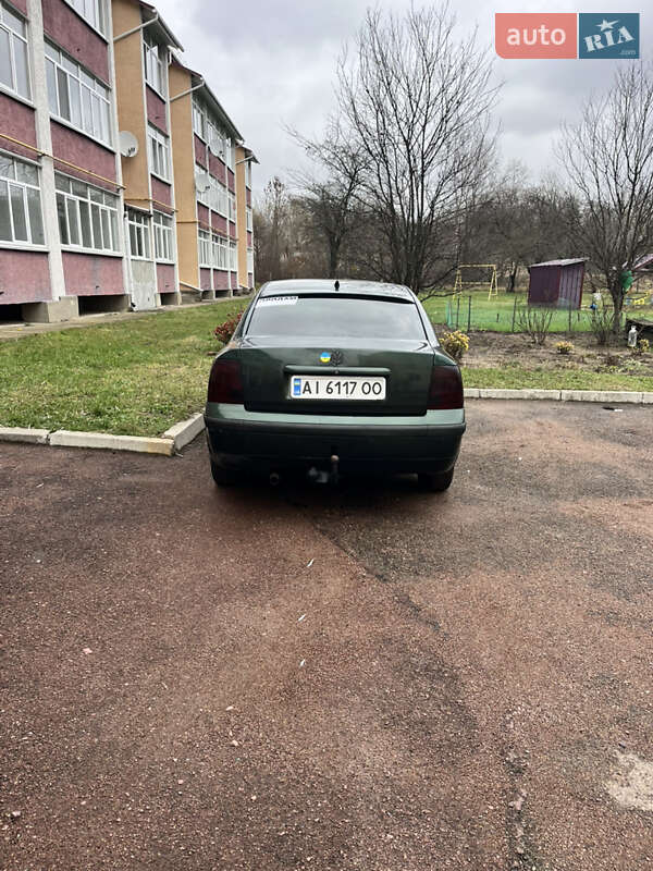 Седан Volkswagen Passat 1998 в Овручі