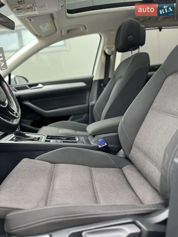 Универсал Volkswagen Passat 2014 в Золочеве