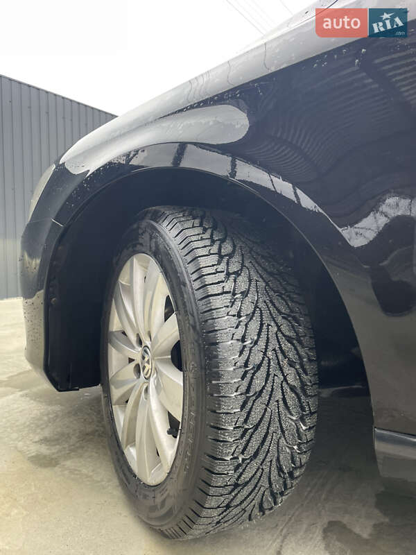 Седан Volkswagen Passat 2011 в Ужгороді