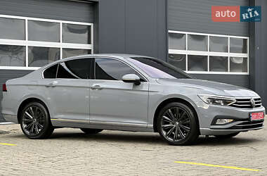 Седан Volkswagen Passat 2022 в Мукачево