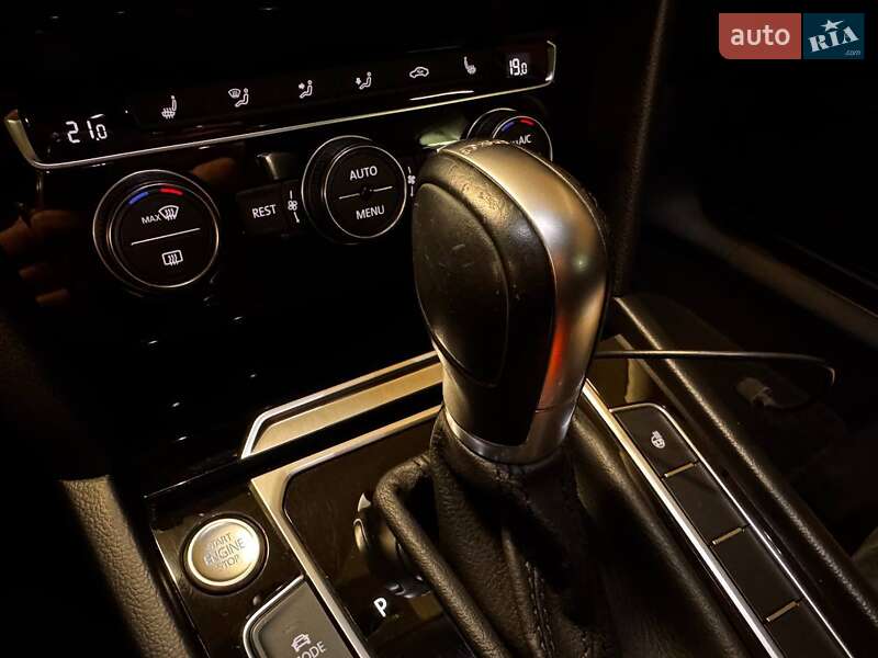 Универсал Volkswagen Passat 2018 в Киеве