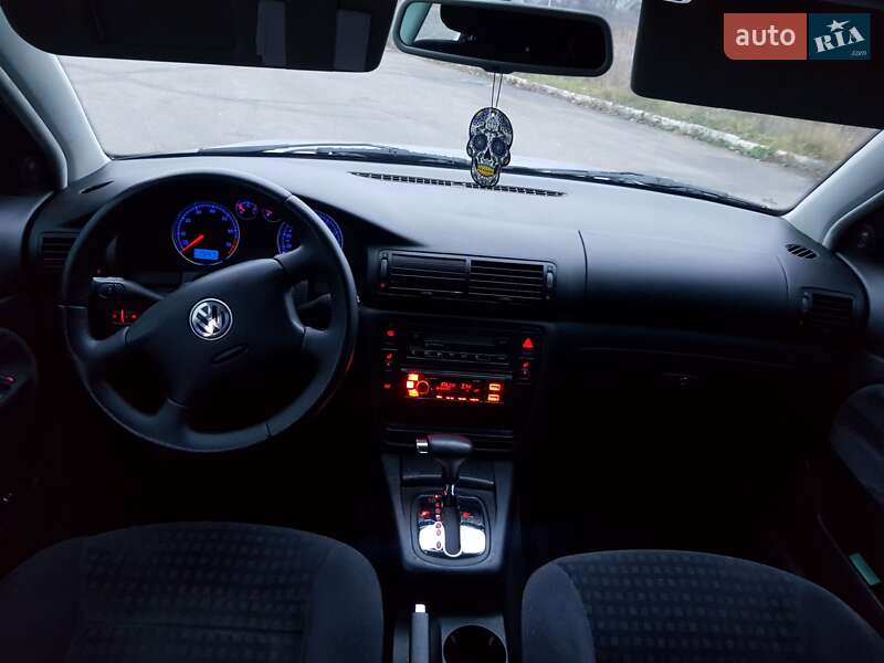 Седан Volkswagen Passat 2001 в Мене