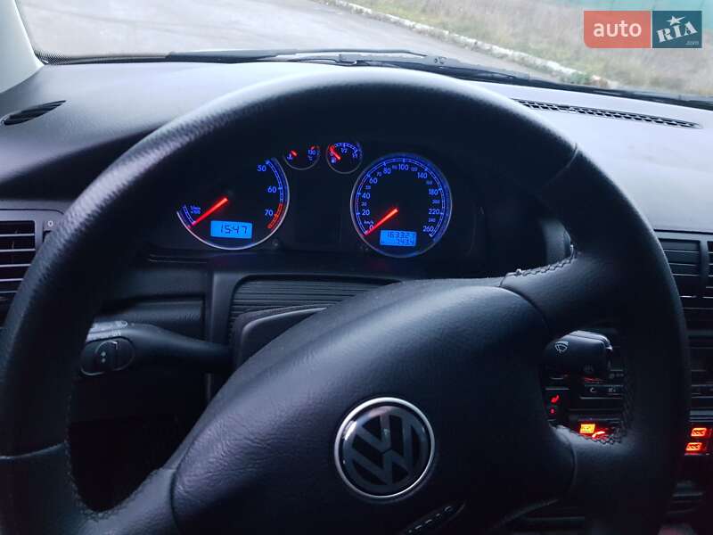 Седан Volkswagen Passat 2001 в Мене