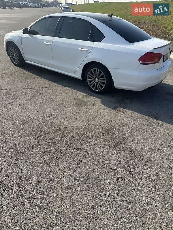 Седан Volkswagen Passat 2013 в Днепре