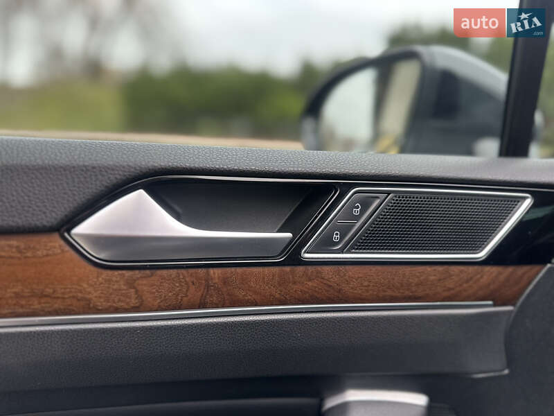 Седан Volkswagen Passat 2018 в Киеве