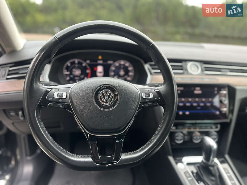 Седан Volkswagen Passat 2018 в Киеве