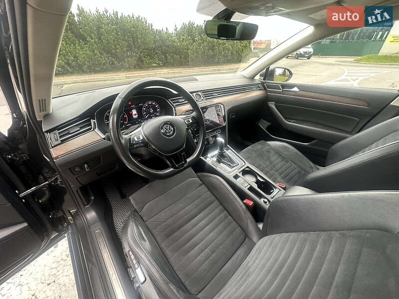 Седан Volkswagen Passat 2018 в Киеве