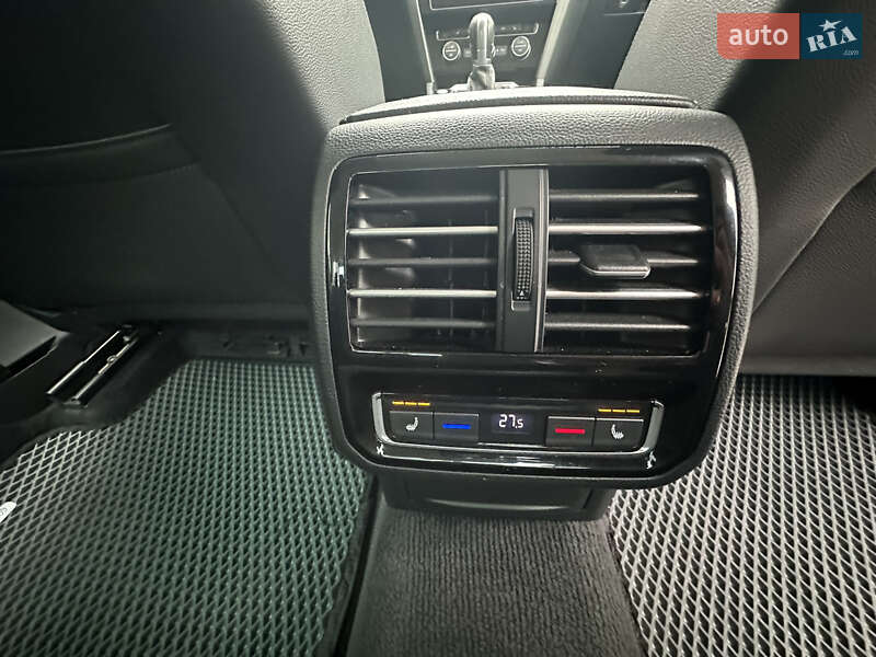 Седан Volkswagen Passat 2018 в Киеве