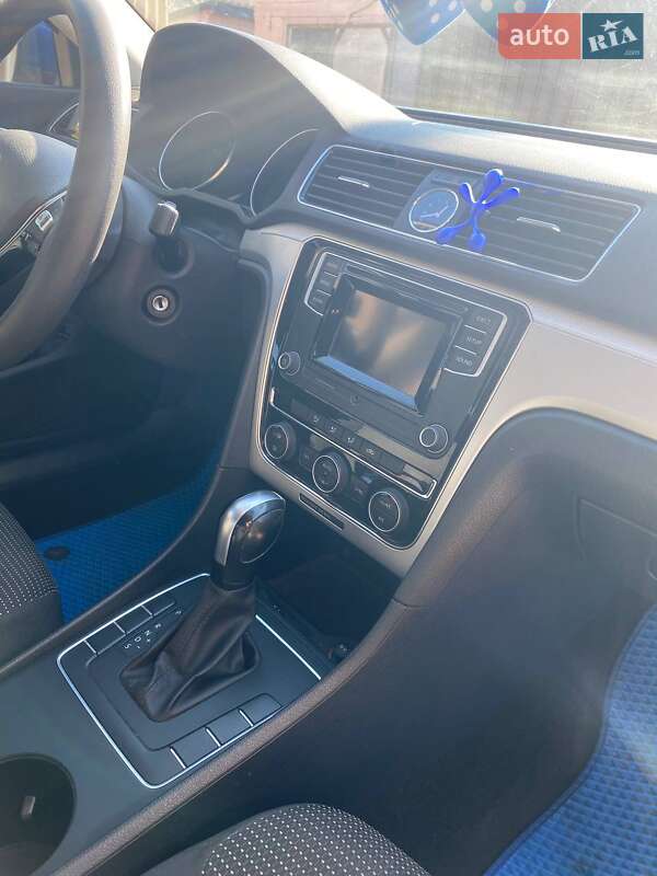 Седан Volkswagen Passat 2015 в Краснокутську