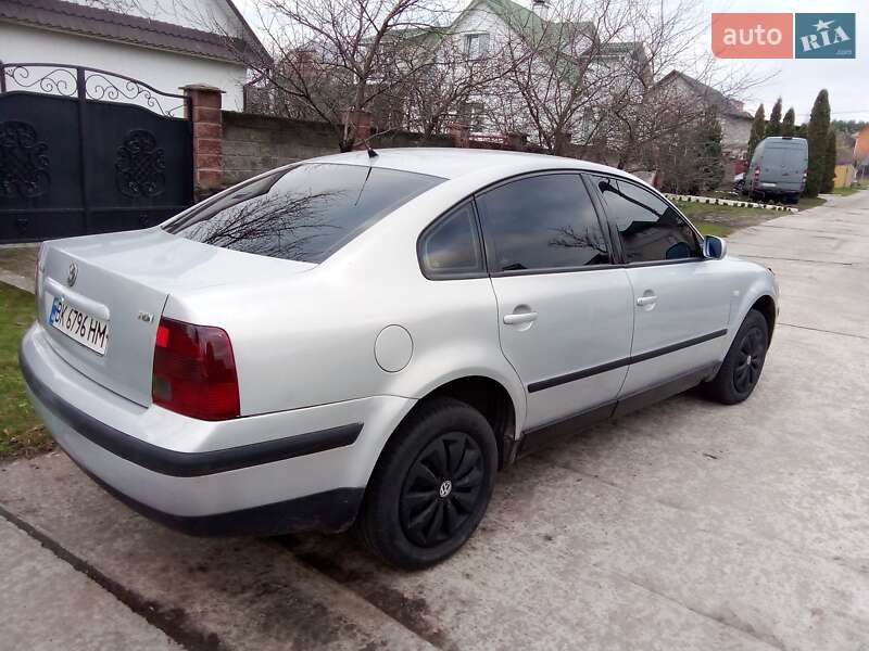Седан Volkswagen Passat 1998 в Вараше
