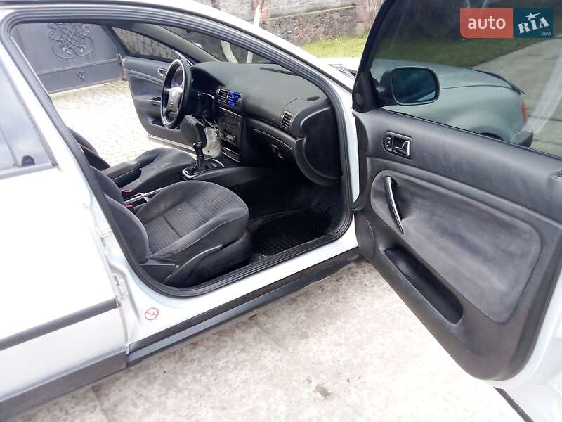 Седан Volkswagen Passat 1998 в Вараше