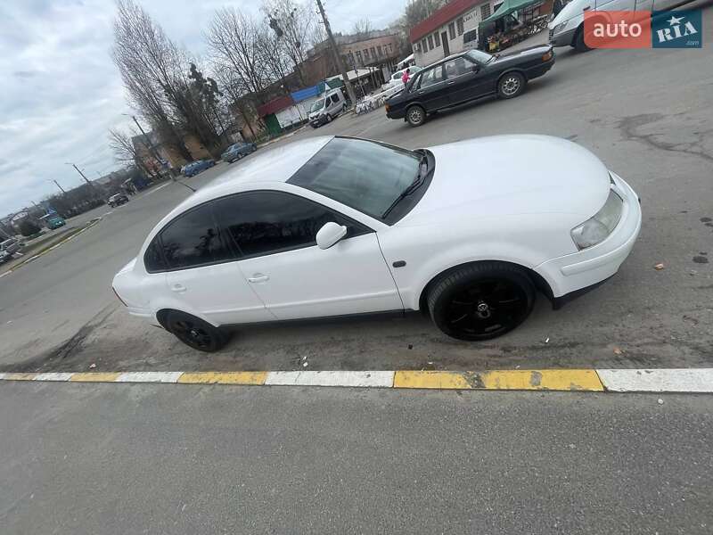 Седан Volkswagen Passat 1999 в Києві