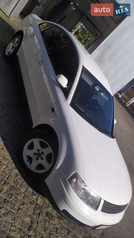 Седан Volkswagen Passat 1999 в Києві