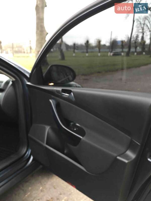 Седан Volkswagen Passat 2006 в Теофіполі