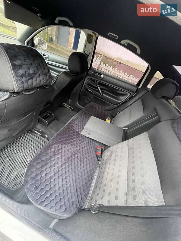 Седан Volkswagen Passat 1999 в Києві