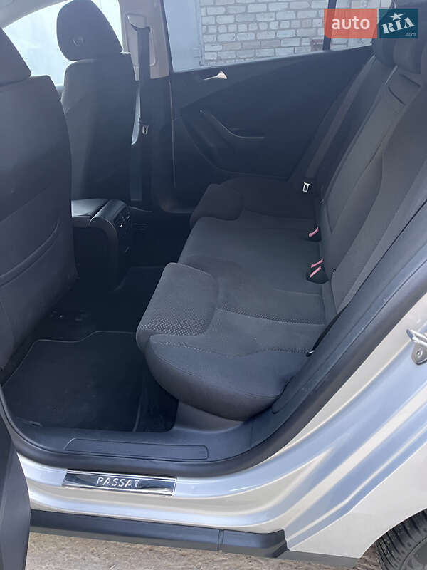 Седан Volkswagen Passat 2010 в Южноукраинске