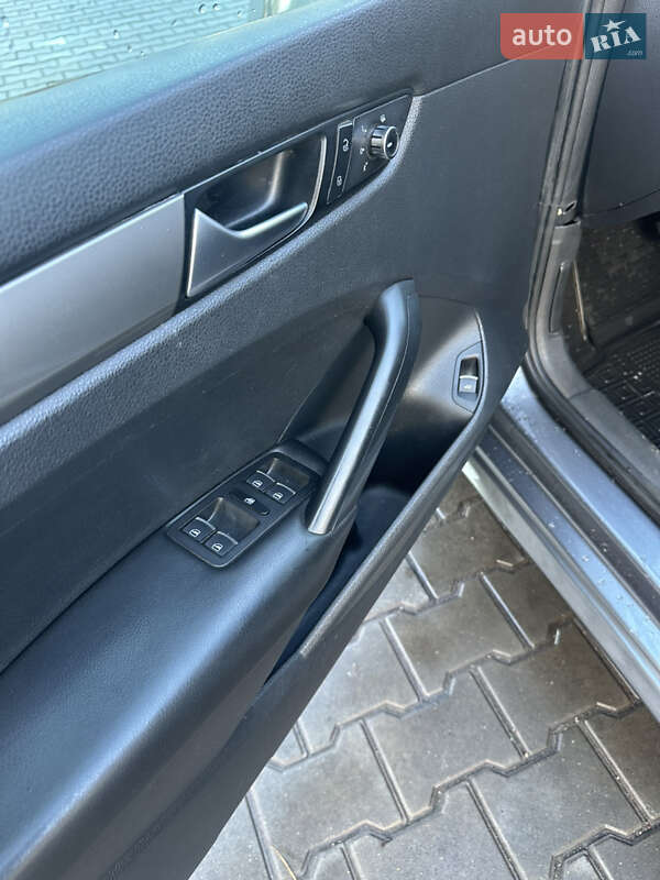 Седан Volkswagen Passat 2012 в Днепре