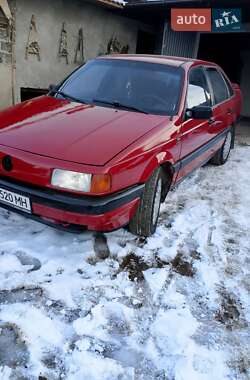 Седан Volkswagen Passat 1989 в Жовкве