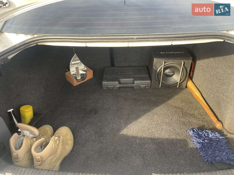 Седан Volkswagen Passat 1999 в Києві