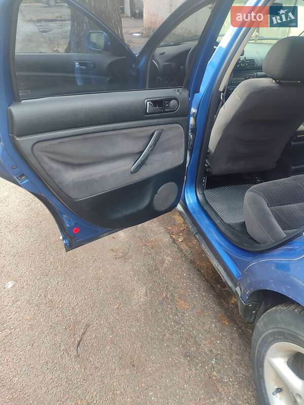 Седан Volkswagen Passat 1998 в Киеве