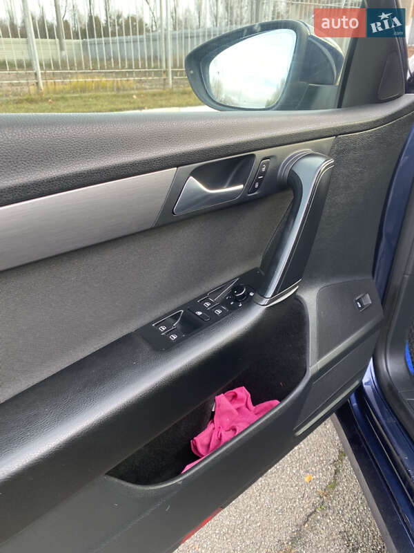 Универсал Volkswagen Passat 2012 в Киеве