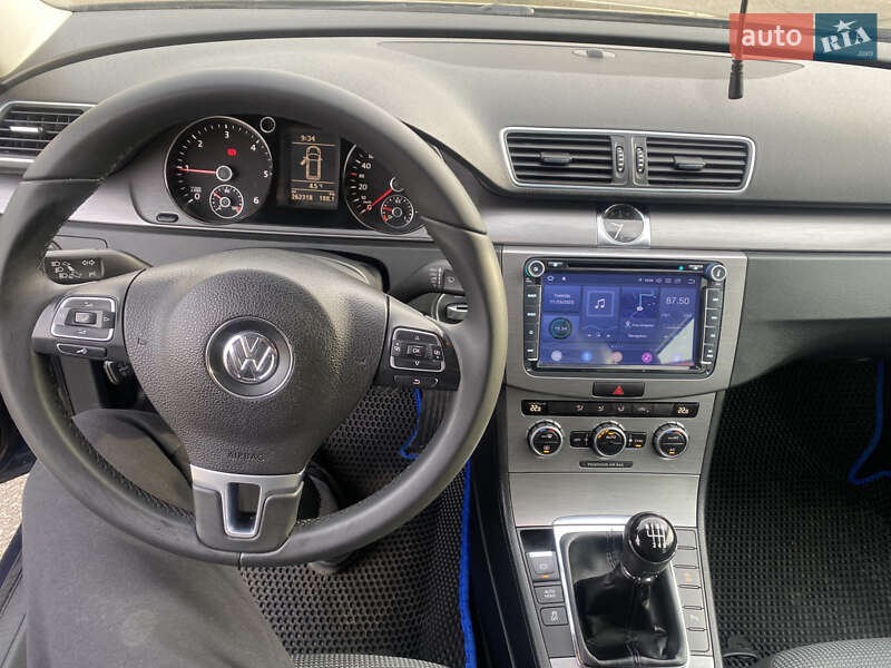 Универсал Volkswagen Passat 2012 в Киеве