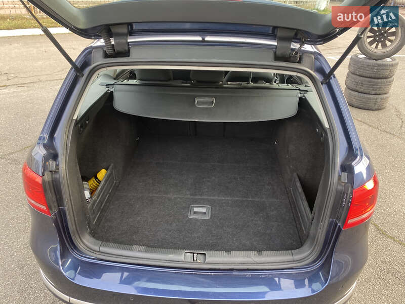 Универсал Volkswagen Passat 2012 в Киеве