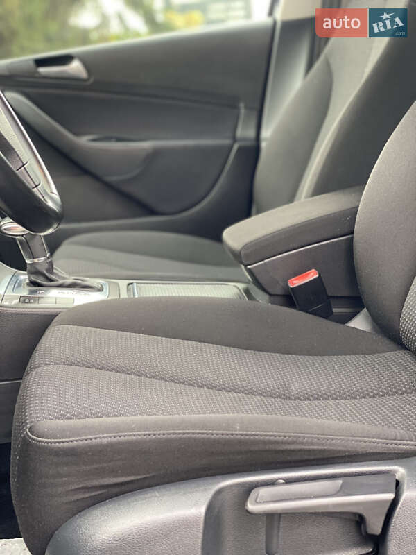 Седан Volkswagen Passat 2009 в Староконстантинове