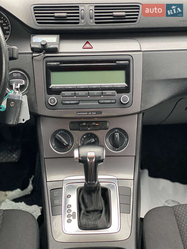 Седан Volkswagen Passat 2009 в Староконстантинове