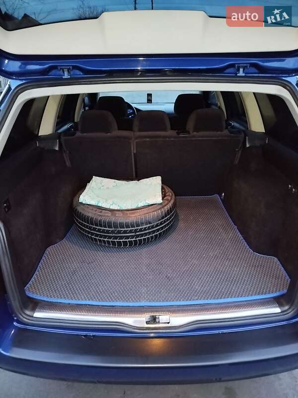 Универсал Volkswagen Passat 2003 в Житомире