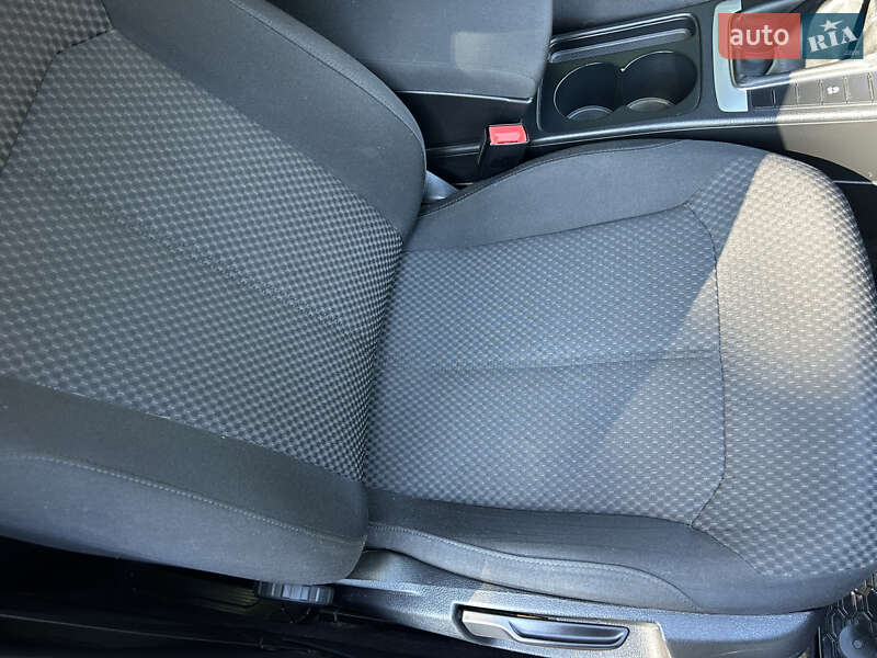 Седан Volkswagen Passat 2013 в Черновцах