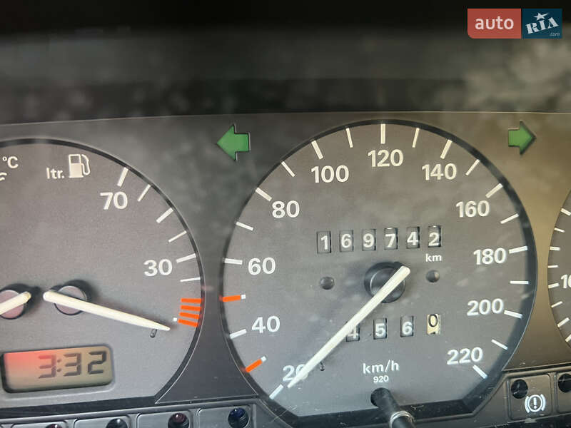 Седан Volkswagen Passat 1994 в Горішніх Плавнях