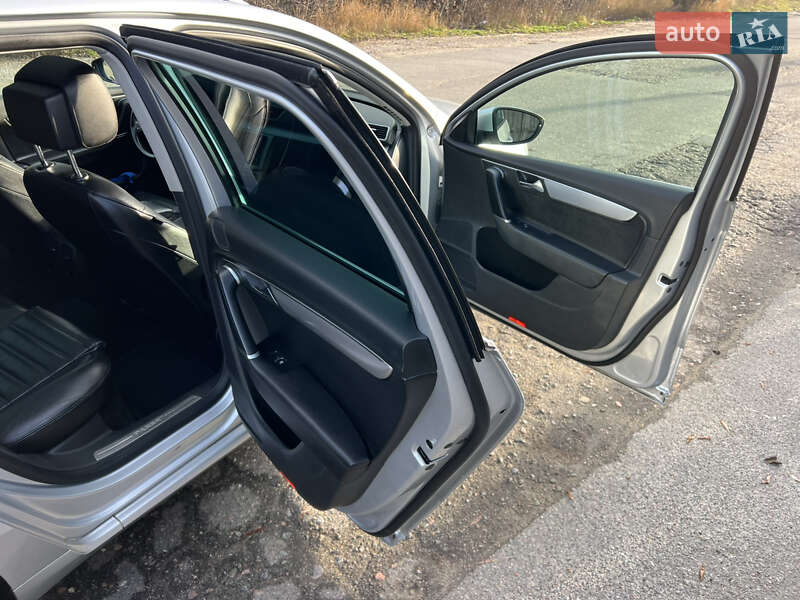 Универсал Volkswagen Passat 2011 в Киеве