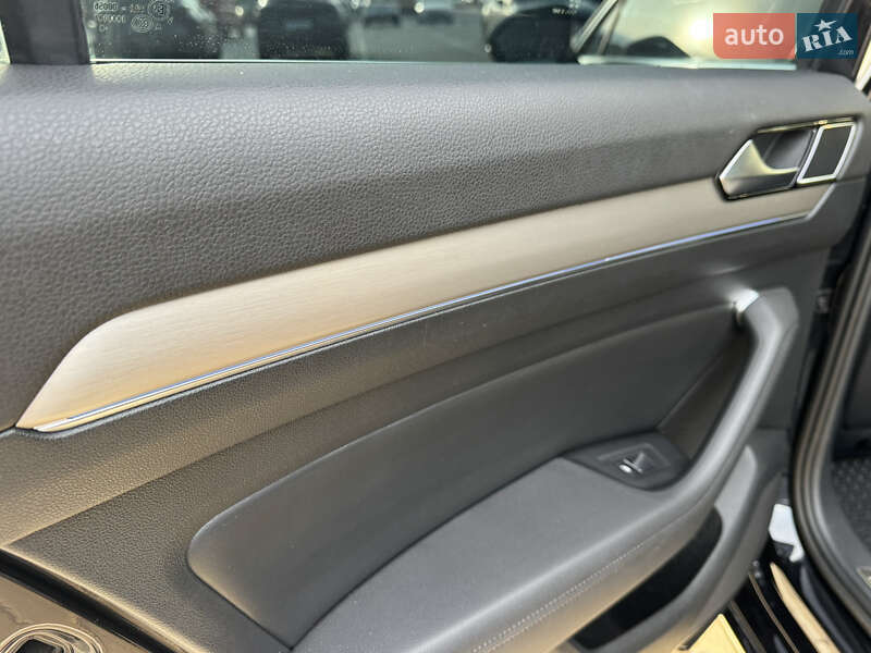 Универсал Volkswagen Passat 2018 в Софиевской Борщаговке фото 17 Универсал Volkswagen Passat 2018 в Софиевской Борщаговке