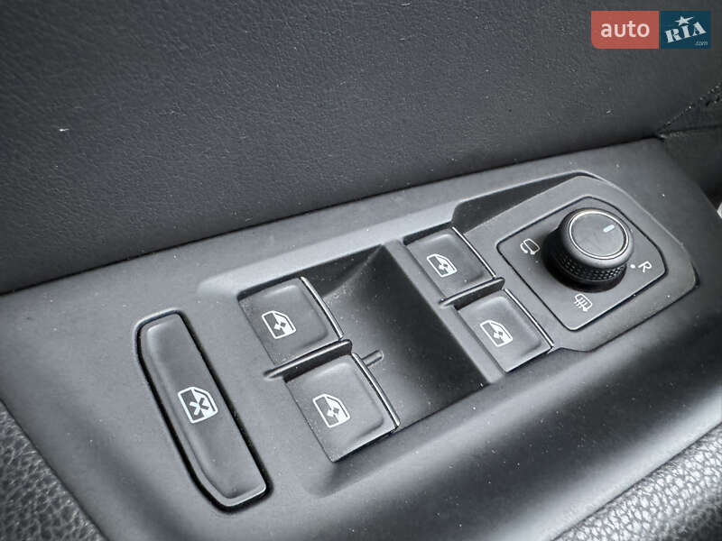 Универсал Volkswagen Passat 2018 в Софиевской Борщаговке фото 57 Универсал Volkswagen Passat 2018 в Софиевской Борщаговке