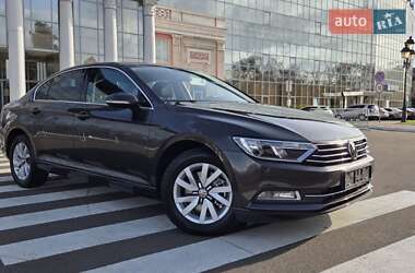 Седан Volkswagen Passat 2016 в Одессе