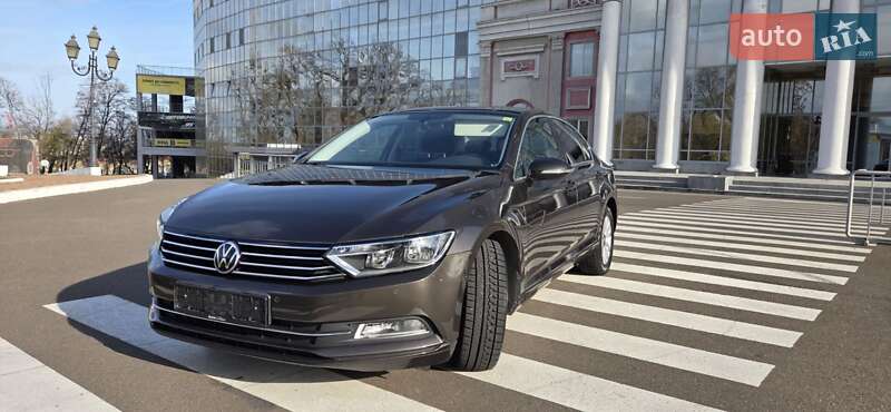 Седан Volkswagen Passat 2016 в Одессе