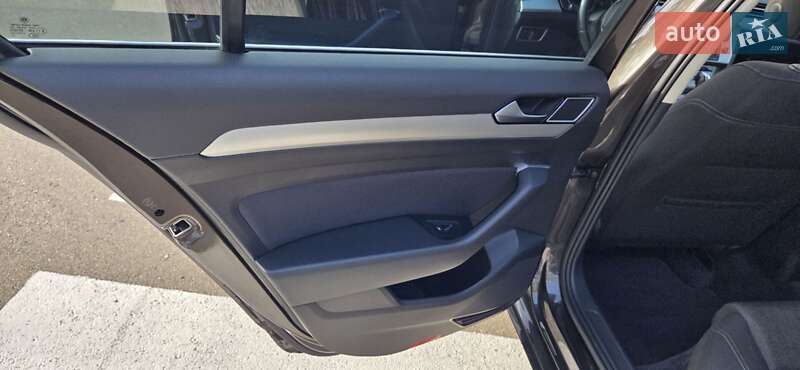 Седан Volkswagen Passat 2016 в Одессе