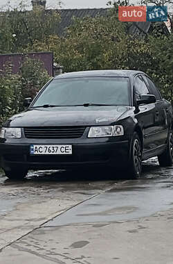 Седан Volkswagen Passat 1998 в Бучаче