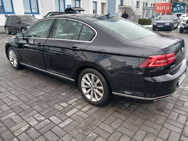 Седан Volkswagen Passat 2017 в Львове