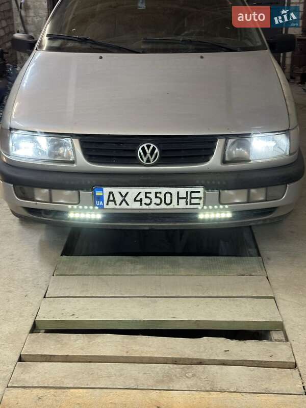 Универсал Volkswagen Passat 1994 в Харькове