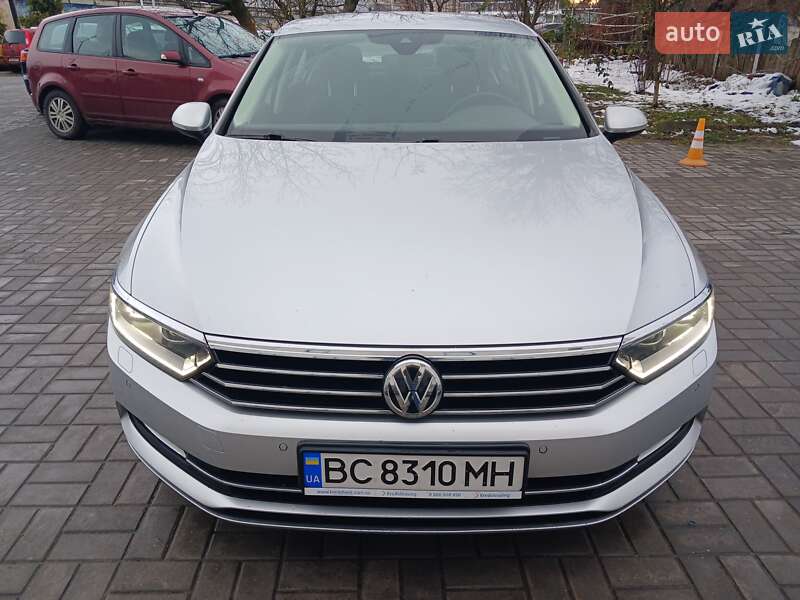 Седан Volkswagen Passat 2017 в Львове
