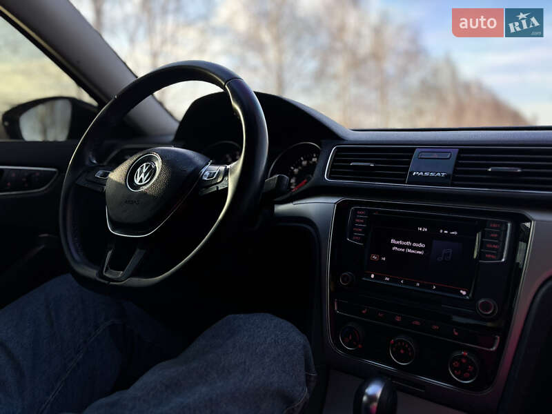 Седан Volkswagen Passat 2018 в Днепре
