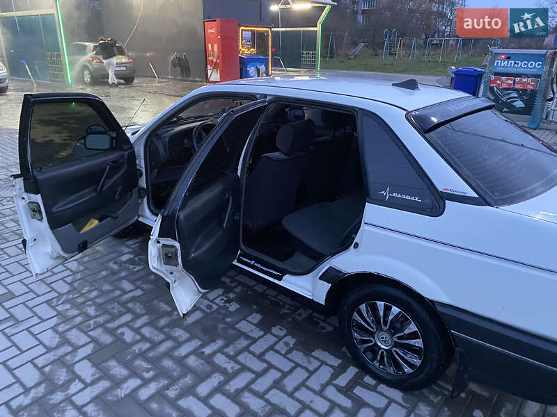 Седан Volkswagen Passat 1991 в Шепетівці