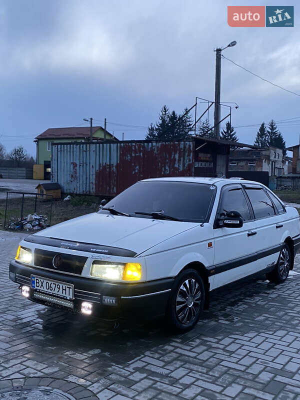 Седан Volkswagen Passat 1991 в Шепетівці