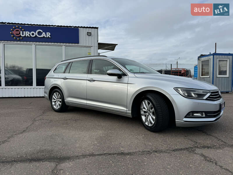 Универсал Volkswagen Passat 2018 в Киеве