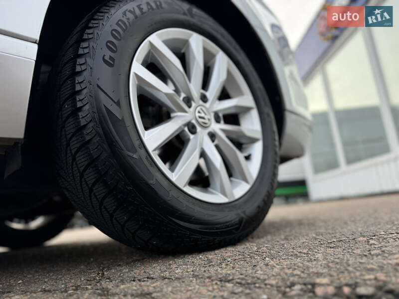 Универсал Volkswagen Passat 2018 в Киеве