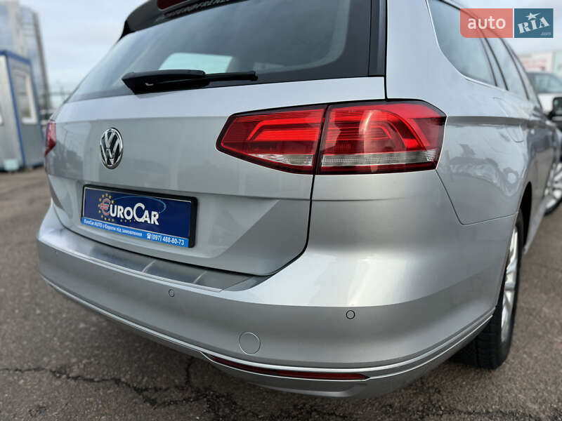 Универсал Volkswagen Passat 2018 в Киеве