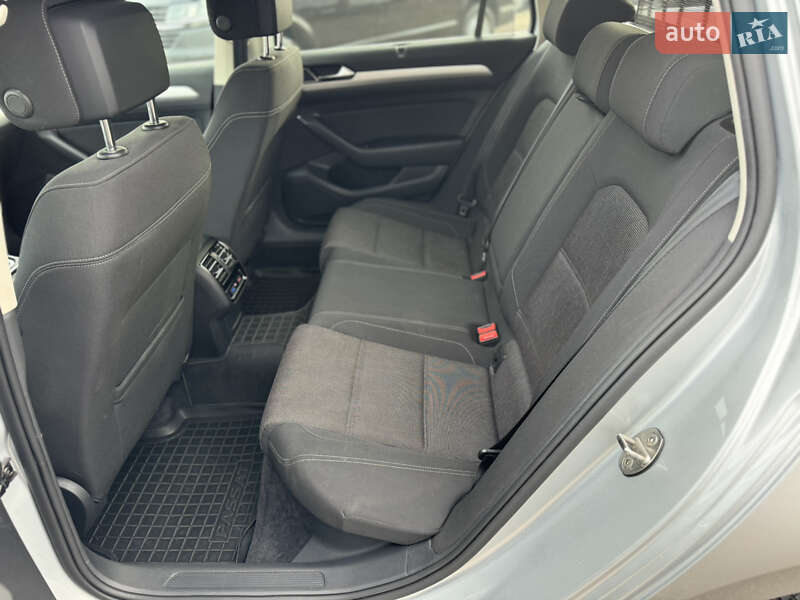 Универсал Volkswagen Passat 2018 в Киеве