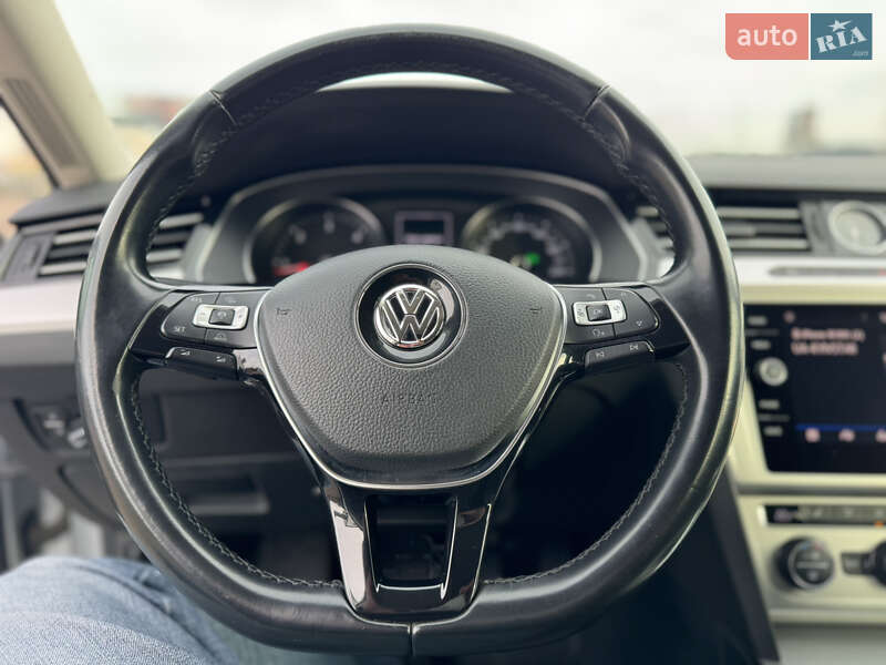 Универсал Volkswagen Passat 2018 в Киеве